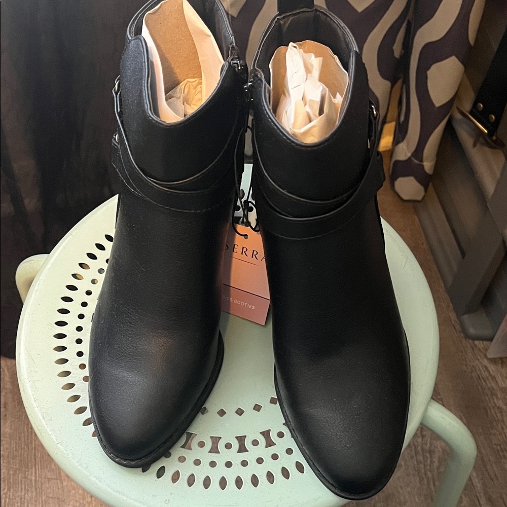 Serra Women's Black Ankle Booties